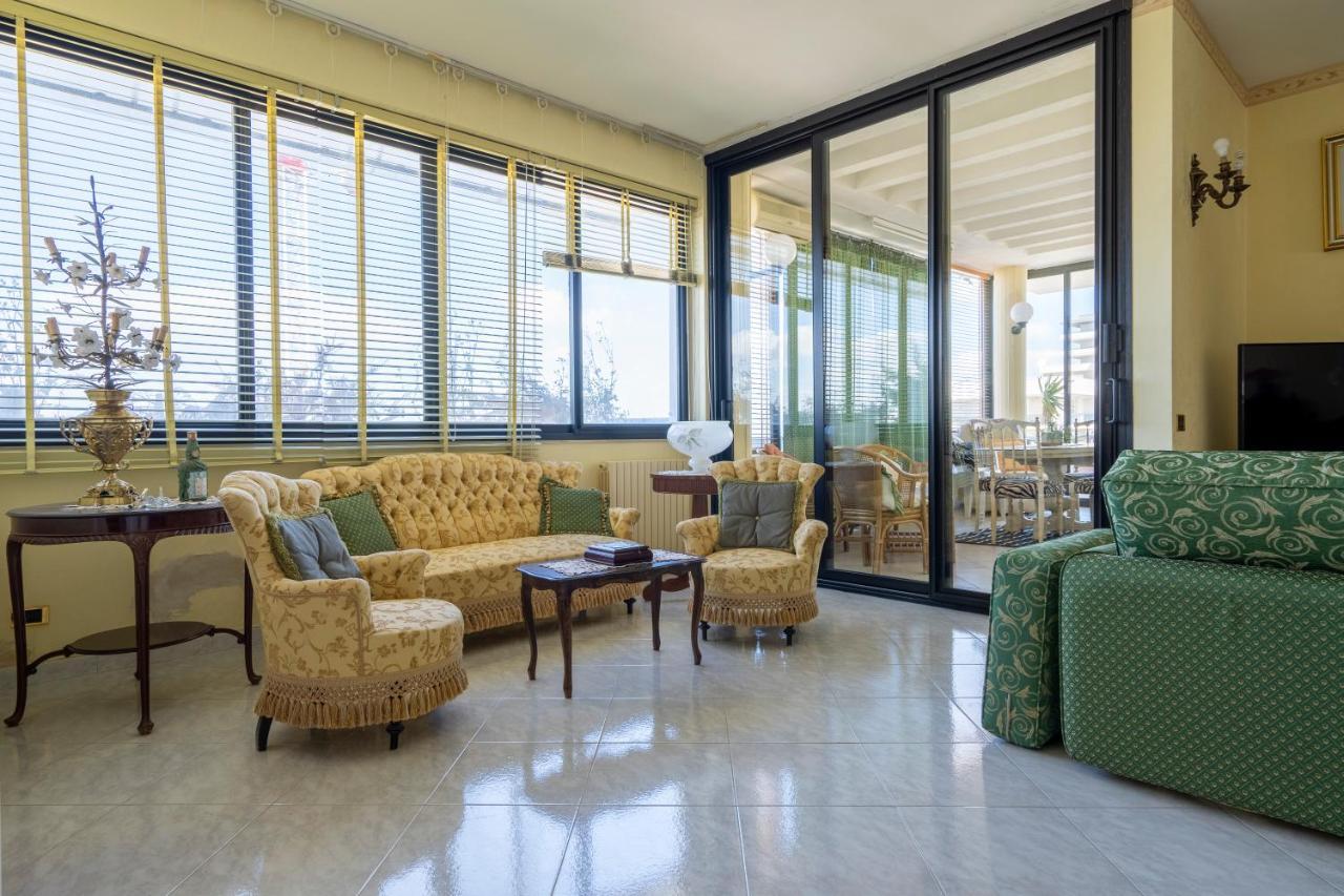Grazia Attic Apartment With Terrace Trani Εξωτερικό φωτογραφία